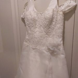 Women's white wedding dress. Size 14